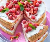 Limettencreme-Torte mit Beeren