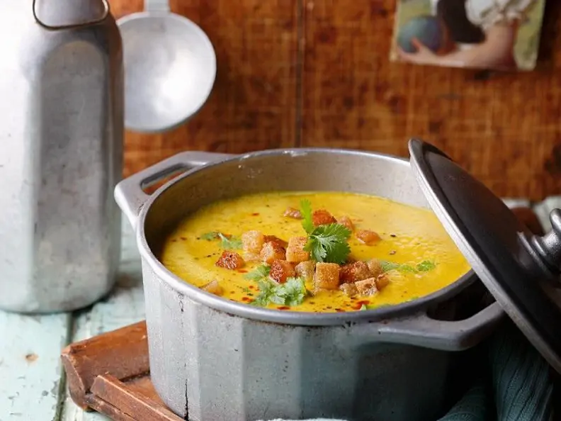 Rote Linsensuppe mit Kokosmilch
