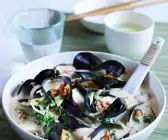 Asiatische Muschelsuppe