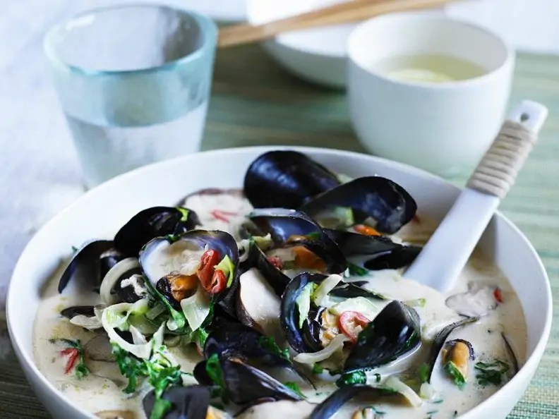 Asiatische Muschelsuppe