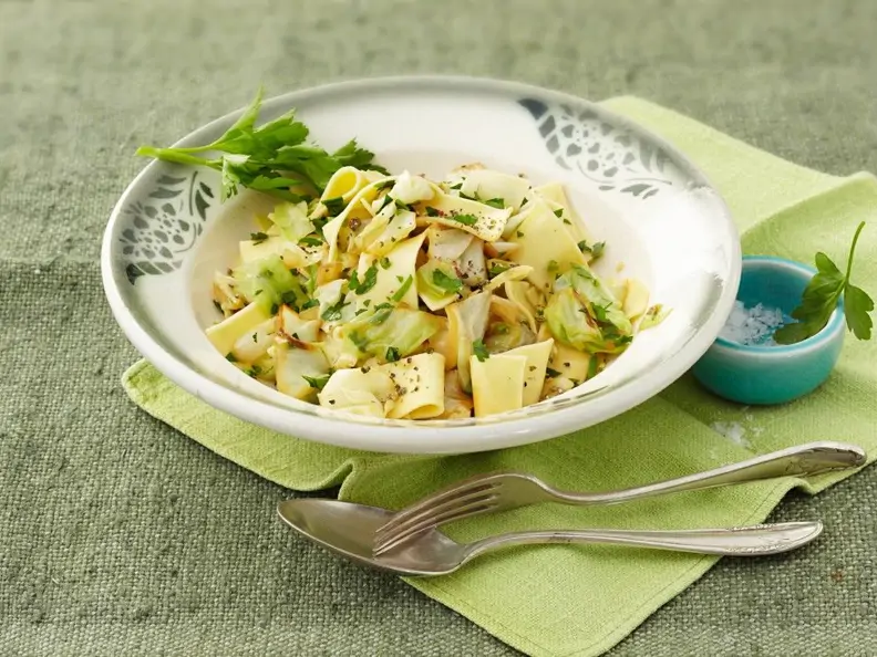 Pasta mit Spitzkohl