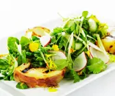 Bunter Salat mit Birne
