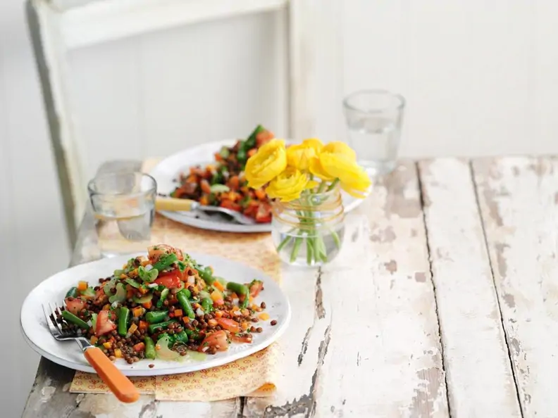 Linsensalat mit Bohnen und Tomaten