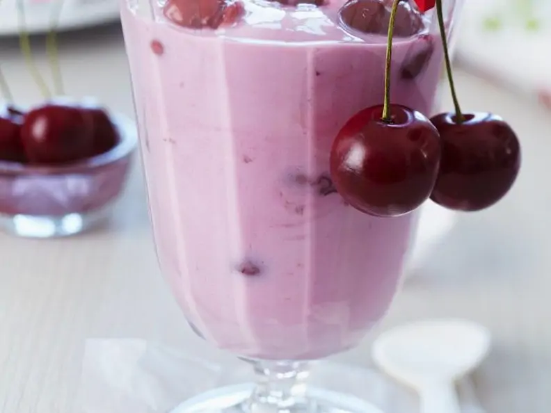 Joghurt mit Kirschen