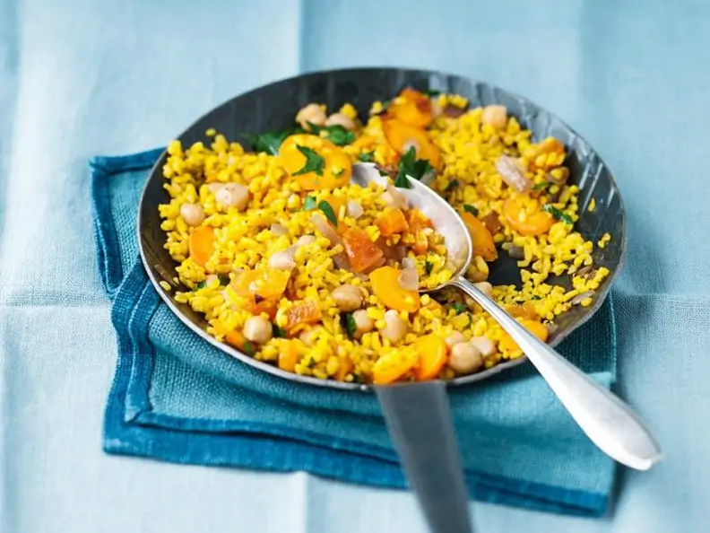 Bulgur mit Gemüse und Aprikosen