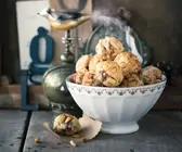 Pinienkern-Feigen-Bällchen