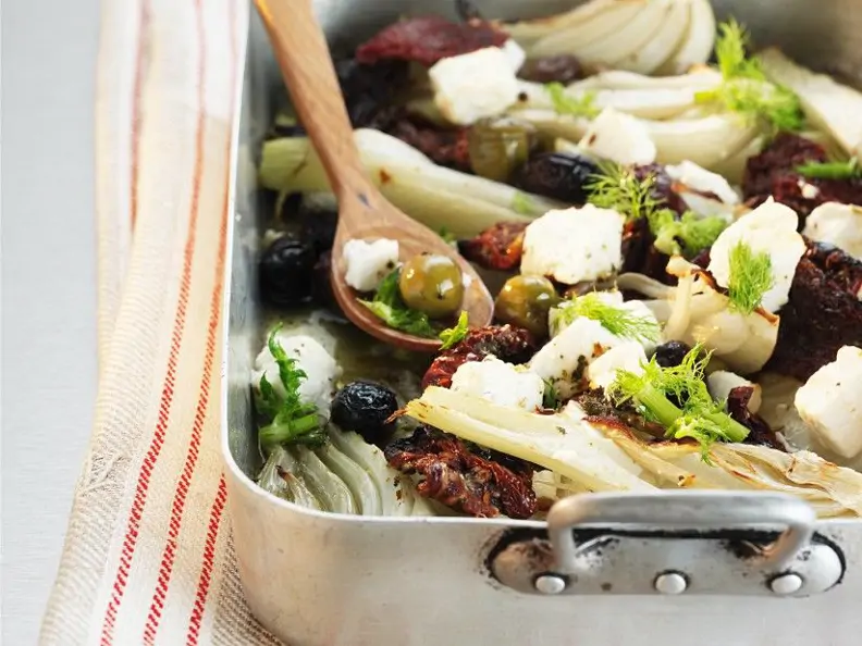 Gebackener Fenchel mit Oliven, Feta und getrockneten Tomaten