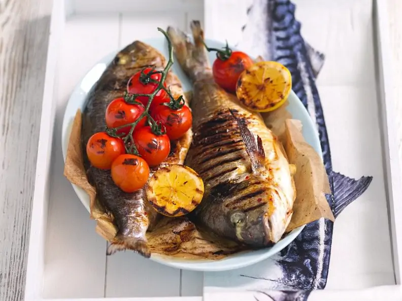 Doraden mit Tomaten vom Grill