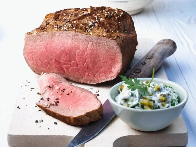 Roastbeef mit Kartoffeln und Sauce Remoulade