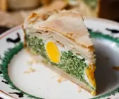 Italienische Ostertorte mit Spinat und Eiern