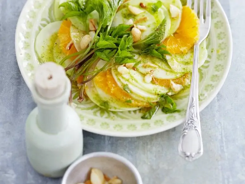 Carpaccio mit Orange, Kohlrabi und Giersch-Erdnuss-Pesto