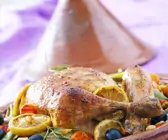 Hähnchen-Tajine mit Gemüse, Oliven und Zitronen
