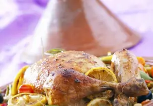Hähnchen-Tajine mit Gemüse, Oliven und Zitronen