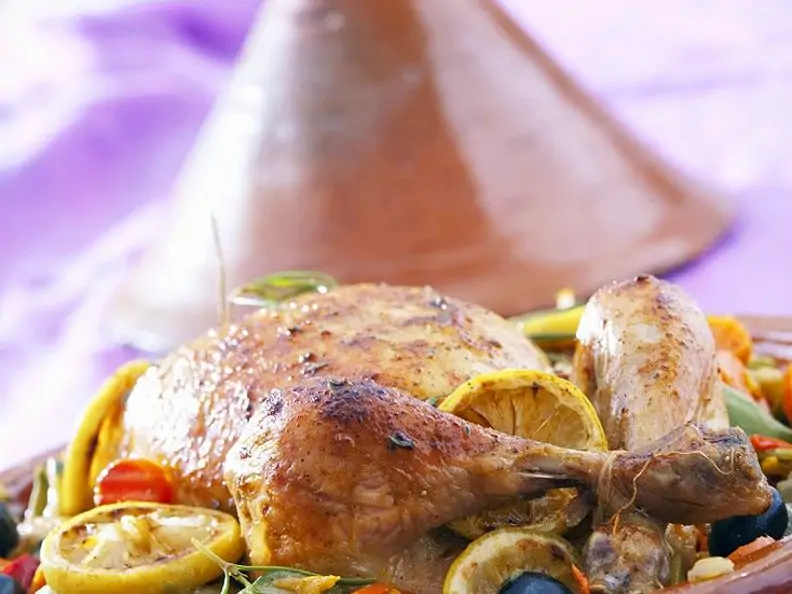 Hähnchen-Tajine mit Gemüse, Oliven und Zitronen