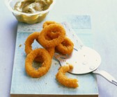 Frittierte Calamariringe mit Avodadocreme