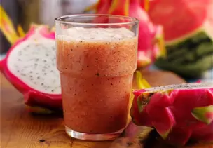 Wassermelonen-Smoothie mit Pitahaya