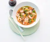 Reis-Gemüsesuppe mit Shrimps