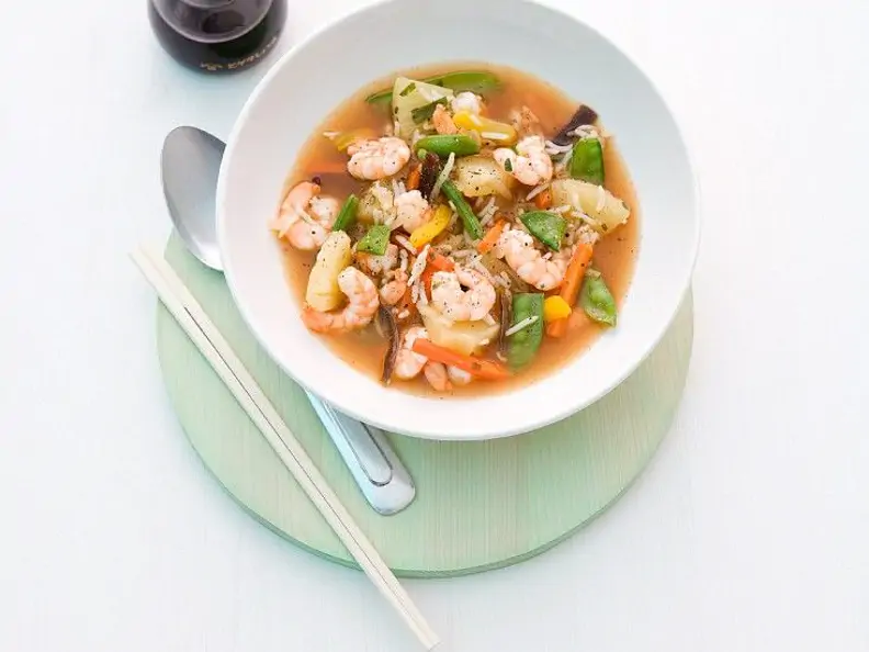 Reis-Gemüsesuppe mit Shrimps