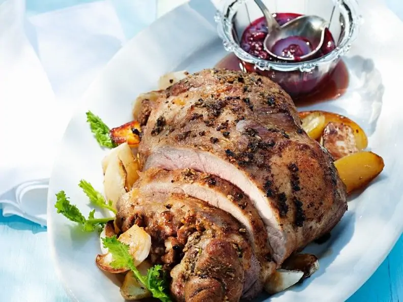 Lammkeule mit Kräutern und Knoblauch