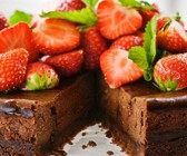 Schoko-Käsekuchen mit Erdbeeren