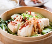 Gedämpftes Fischfilet im Bambuskorb