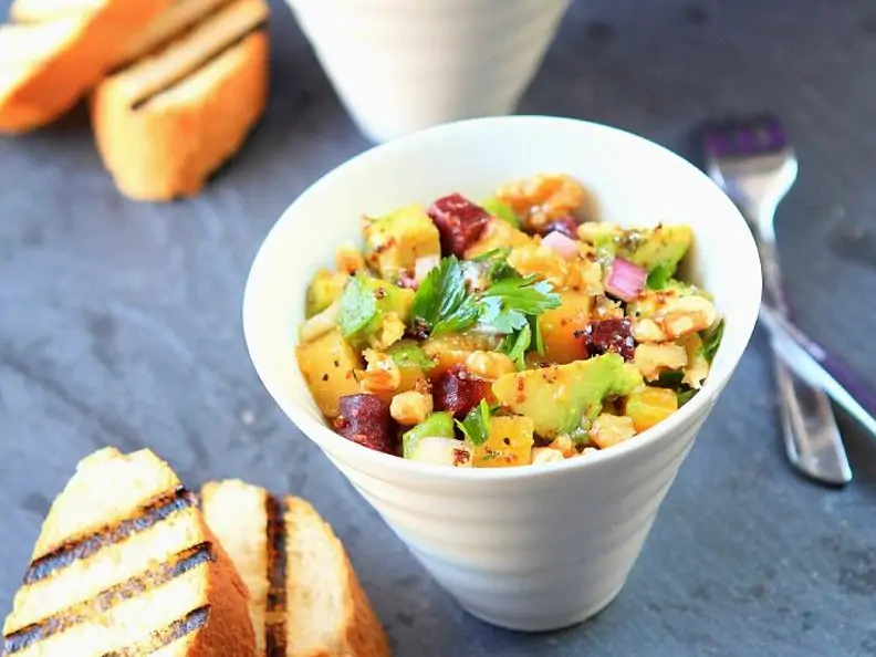 Mangosalat mit Rote Bete und Avocado
