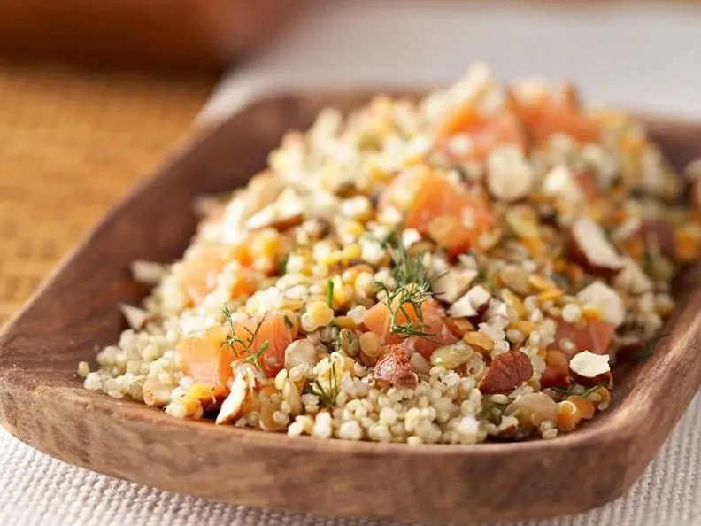 Quinoa-Lachs-Salat mit Dill