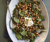 Spinat-Kichererbsen-Salat mit Pistazien