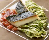 Loup de Mer mit Kräuternudeln und Tomaten
