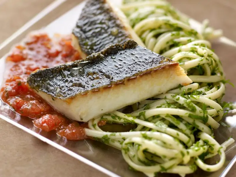 Loup de Mer mit Kräuternudeln und Tomaten