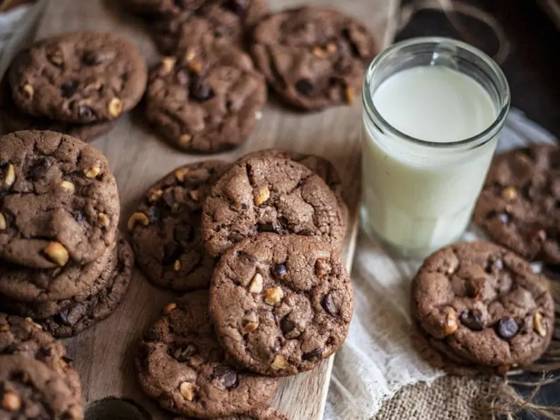Schoko-Cookies mit Nüssen