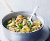 Gebratene Gnocchi mit Erbsen, Saubohnen und Minze