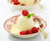 Vanillecreme mit Himbeeren