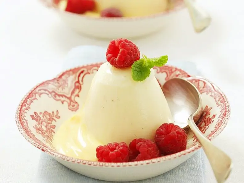 Vanillecreme mit Himbeeren