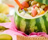 Wassermelone mit Obstsalat