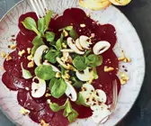 Veganes Carpaccio mit Roter Bete, Trüffel und Champignons