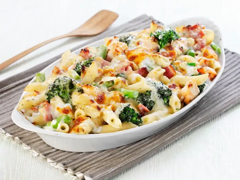 Nudelgratin mit Gemüse und Schinken