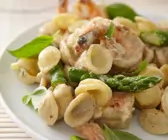 Pasta mit Shrimps und Spargel