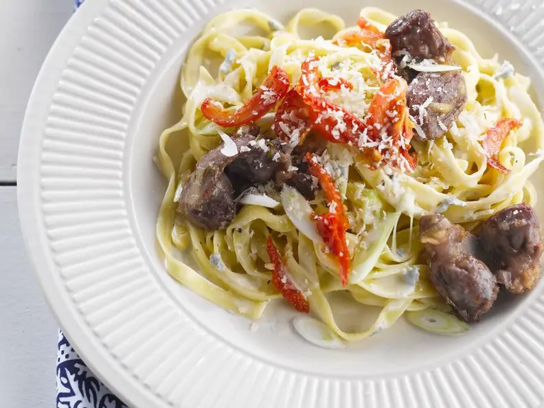 Pasta mit Gorgonzola und Hähnchenleber