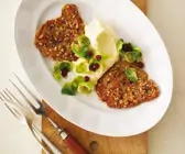 Mandel-Rehschnitzel mit Selleriebrei und Rosenkohl
