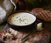 Cremige Pilzsuppe mit Röstbrot