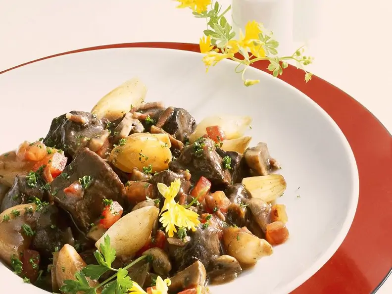 Straussenragout mit Pilzen
