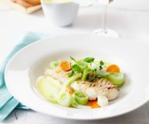 Porchierter Kabeljau mit Gemüse