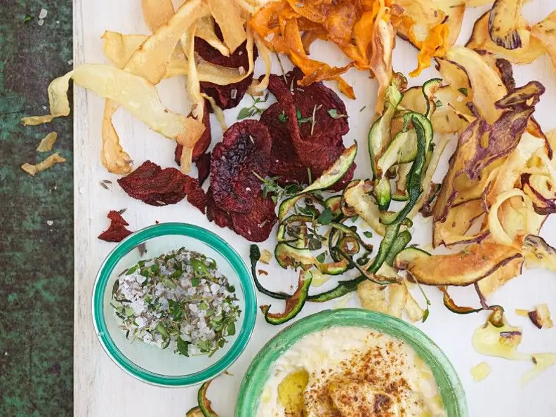 Hummus mit Gemüsechips