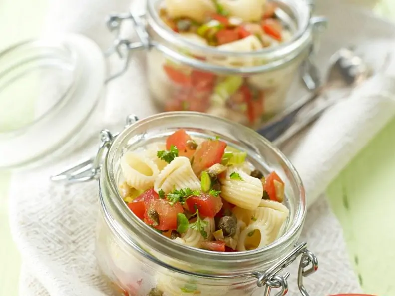 Nudel-Tomatensalat