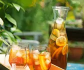 Sommerbowle mit Gurke, Orangen und Zitronen
