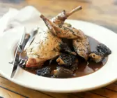 Geschmortes Kaninchen mit Morcheln