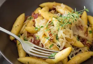 Gebratene Schupfnudeln mit Sauerkraut
