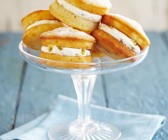 Mini-Victoria Cakes mit Maracujacreme