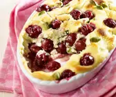 Kirschauflauf mit Pistazien